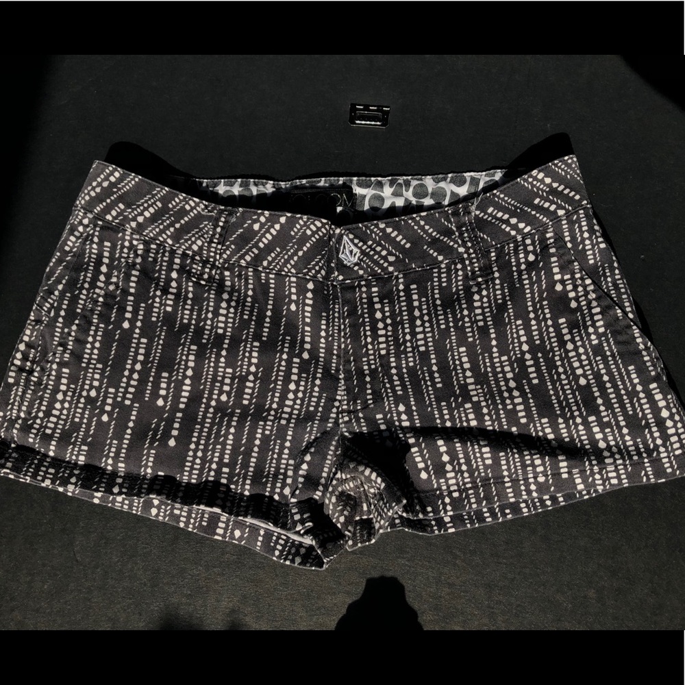 Volcom black and white shorts